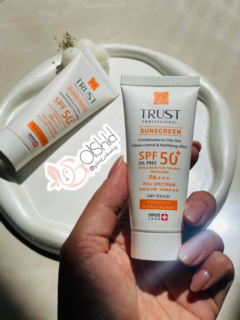 ضدآفتاب بی رنگ پوست چرب تراست